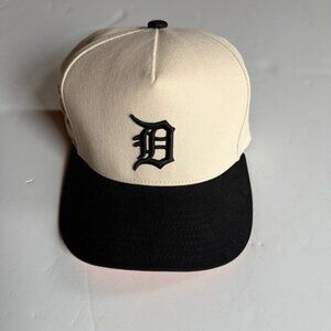 DETROIT TIGERS Mitchell & Ness Overspray Pro Pinch Snapback Hat - Cream